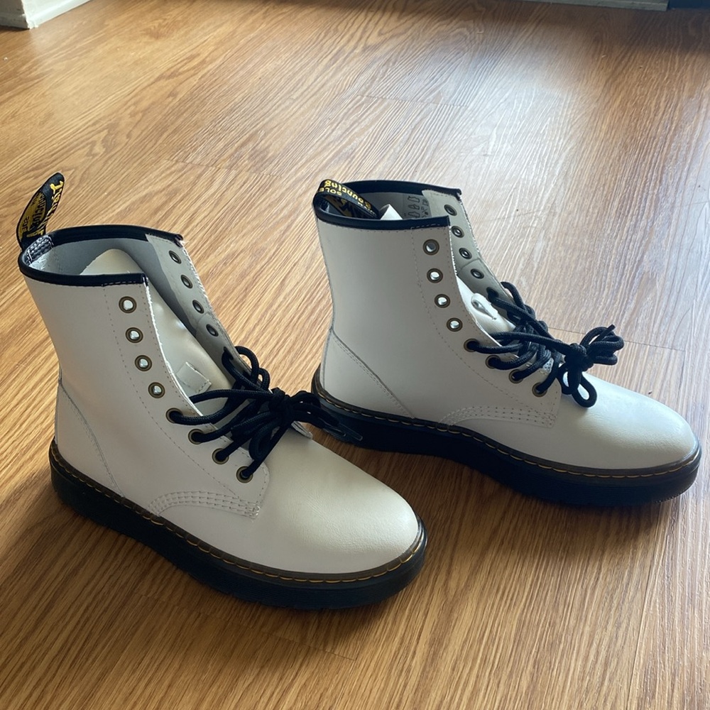 Doc marten air wair white boots with bouncing soles NEW size 7 dr martens - Picture 3 of 5